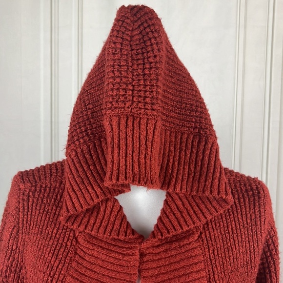 Red fuzzy cardigan 🖤 - Picture 2 of 12